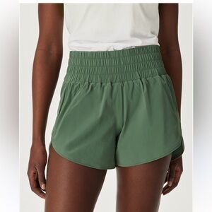 Outdoor Voices Lightspeed 3” Shorts in Laurel Wreath Green Size M